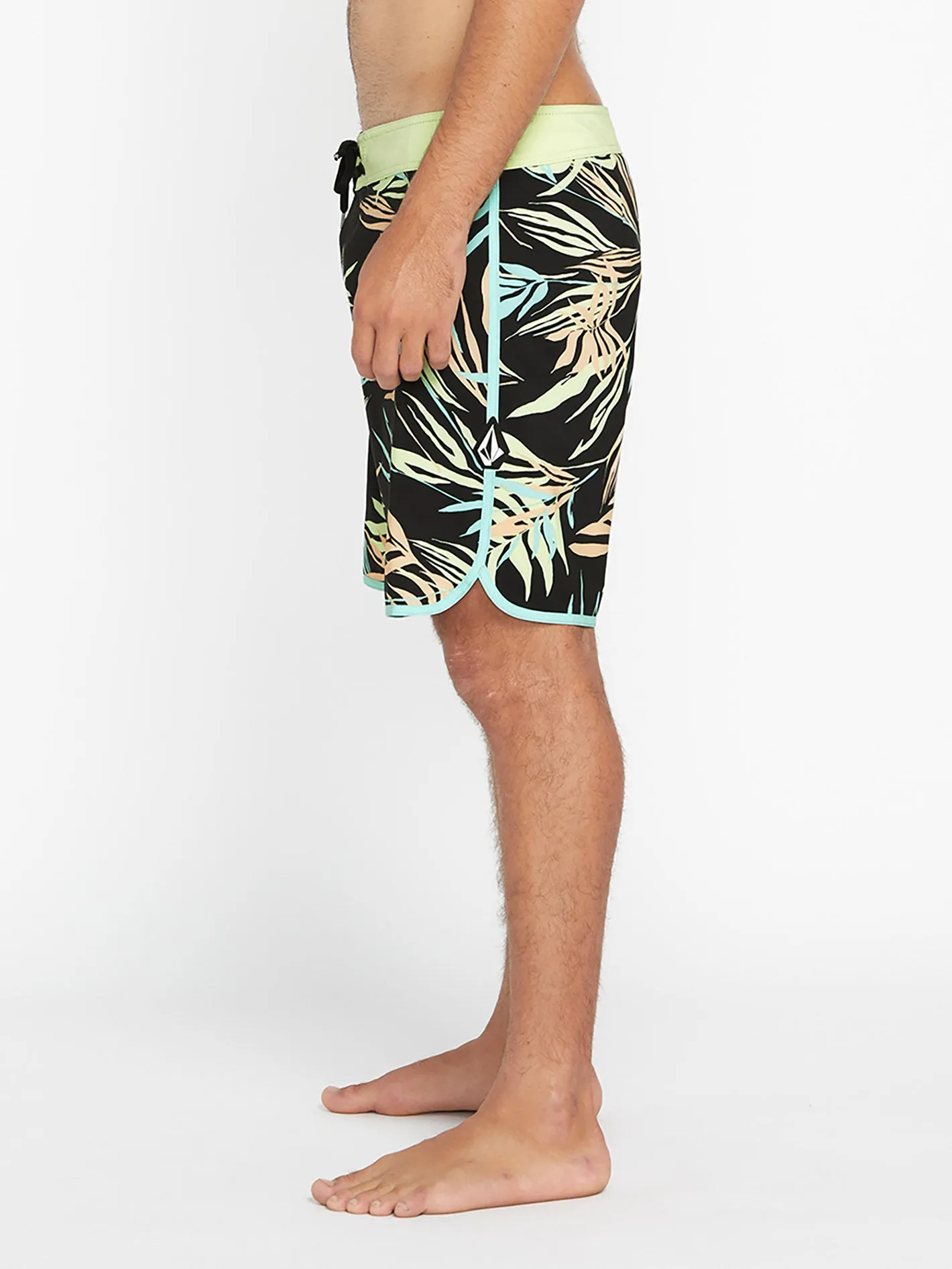 Bleeding Leaf Mod 18" Boardshort - BLACK