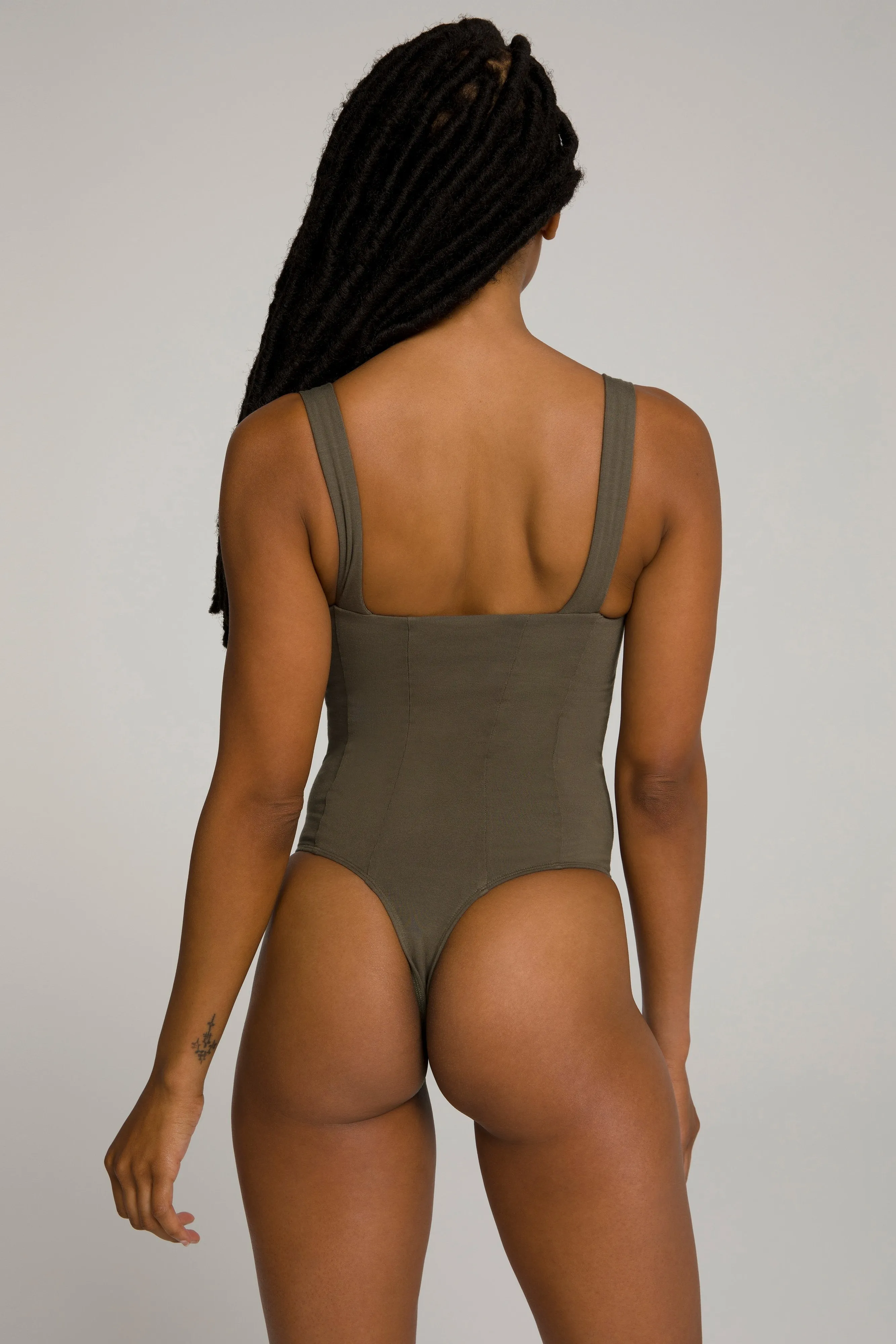 THE CONTOURED BODY | SAGE001